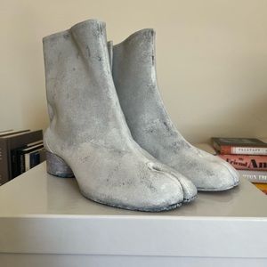 Margiela Tabi SSENSE painted white heel boot tabis distressed